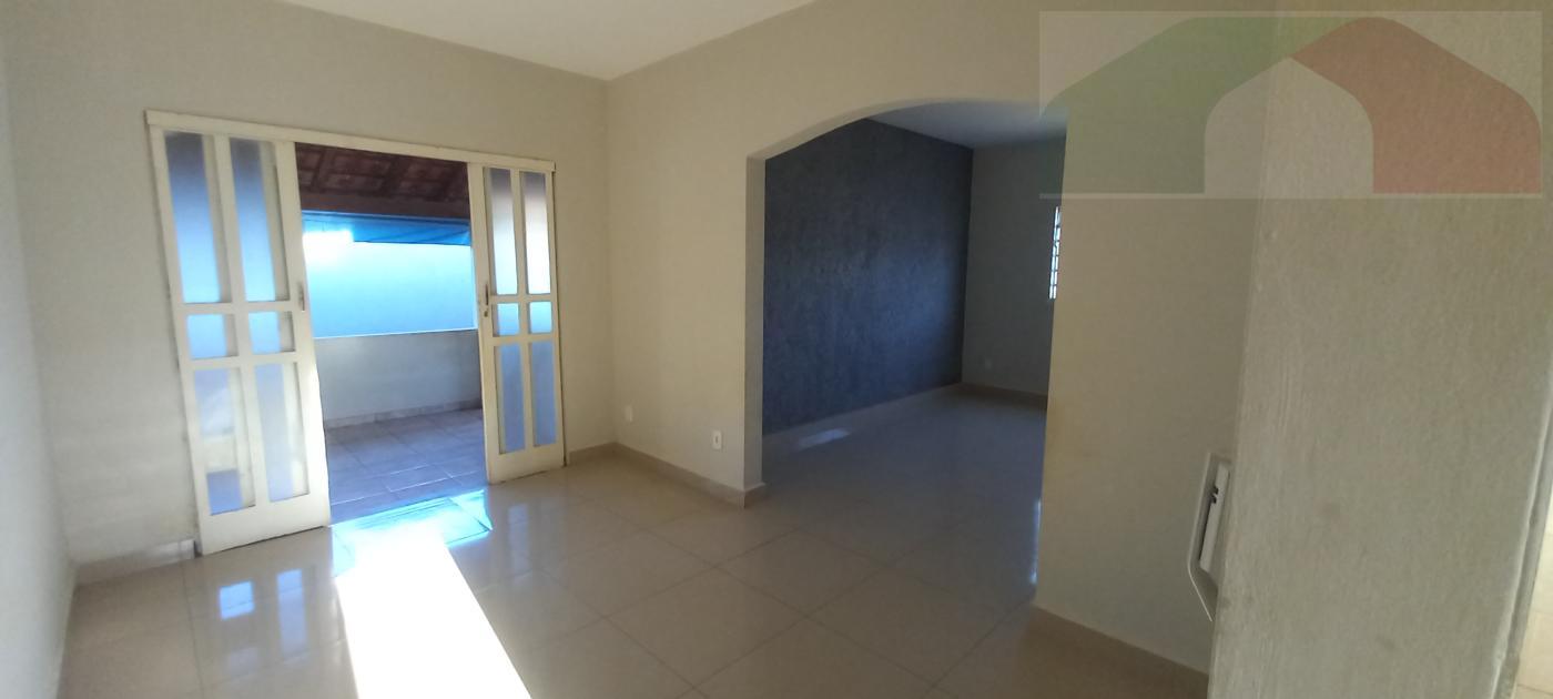 CASA, 3 qtos, 323 m².