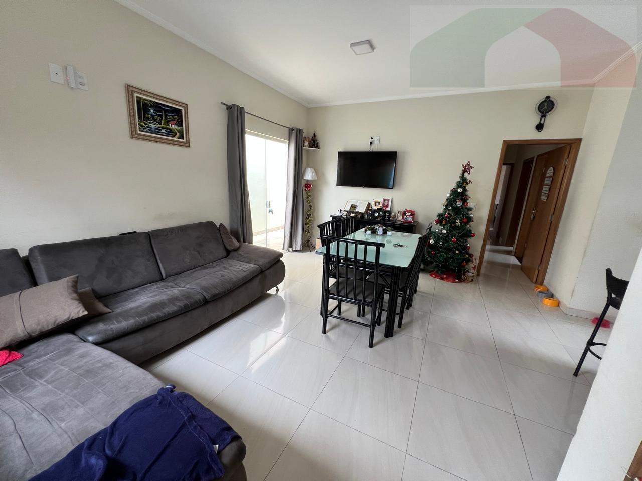 CASA, 3 qtos (1 st), 250 m².