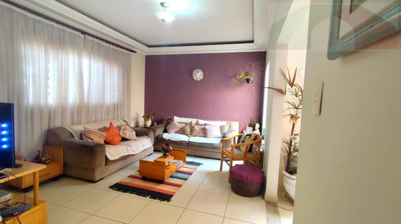 CASA, 3 qtos (1 st), 250 m².